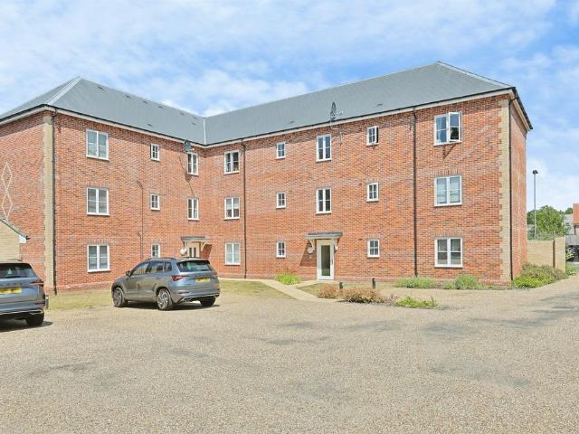 Flat for sale in Crostwick, Norfolk