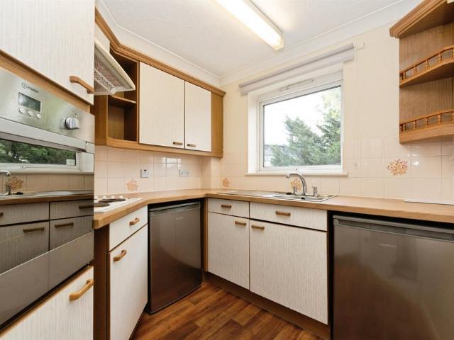 Flat for sale in Watford Heath, Watford