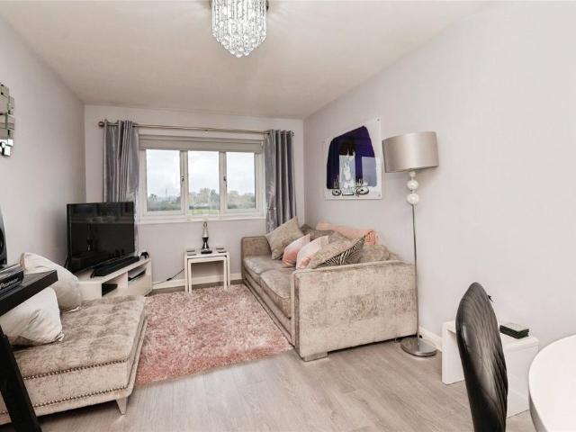 Flat for sale in Wickford