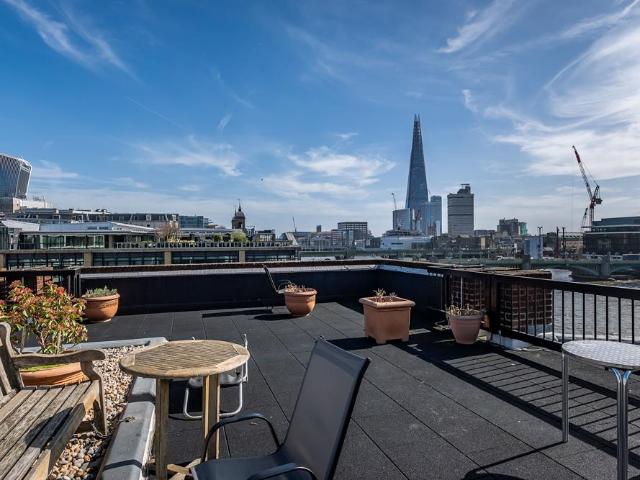 Flat for sale in Lyons, Greater London