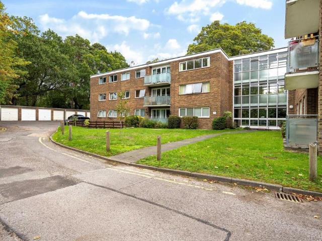 Flat for sale in Millers Dale South, Eastleigh
