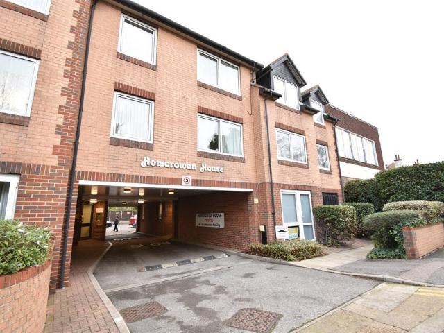 Flat for sale in North Shoebury, Alton Barnes