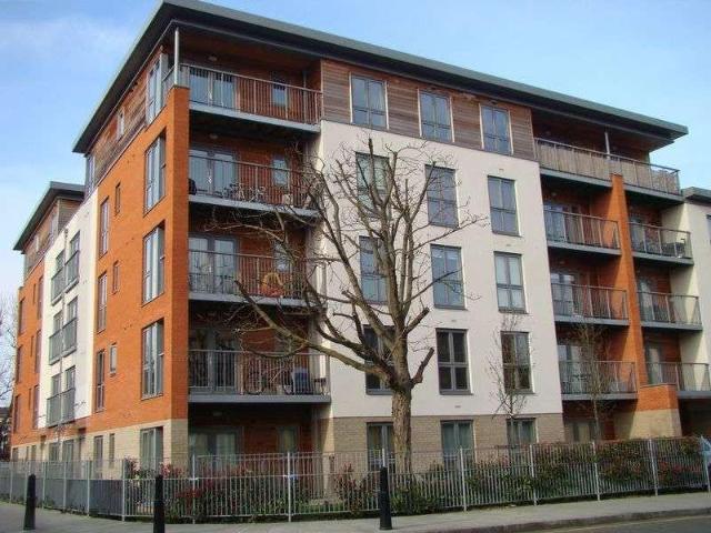 Flat for sale in Bow, Greater London