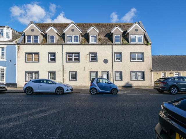 Flat for sale in Irvine, Scotland