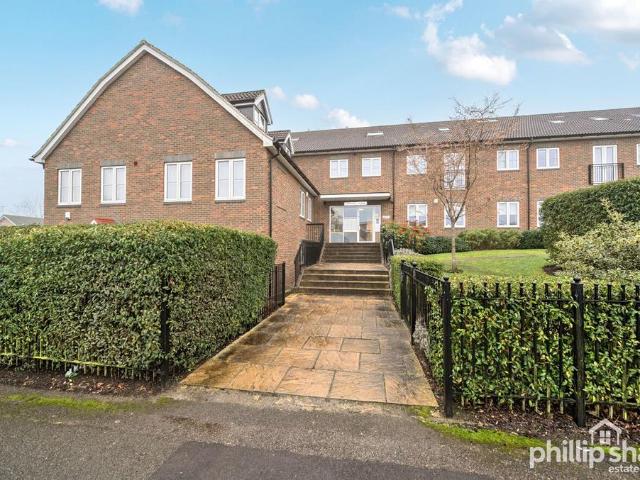 Flat for sale in Watford Rural, Batchworth
