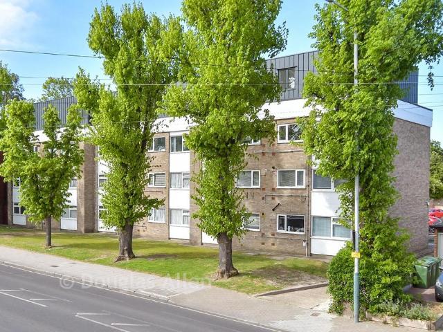 Flat for sale in Hornchurch, Greater London