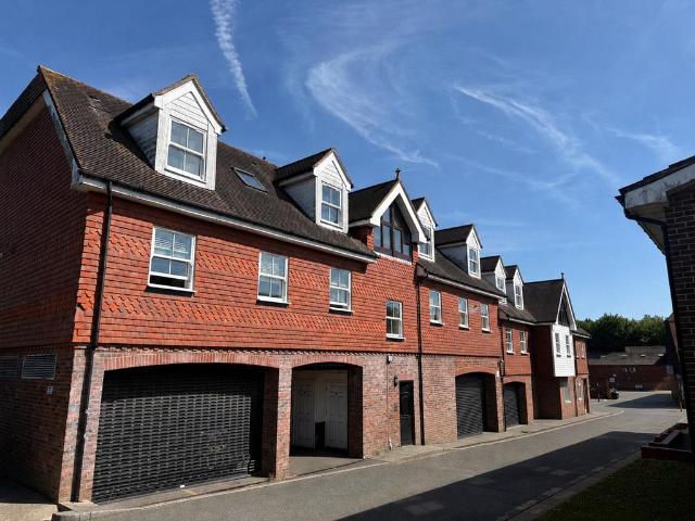 Flat for sale in Uckfield, Cross In Hand