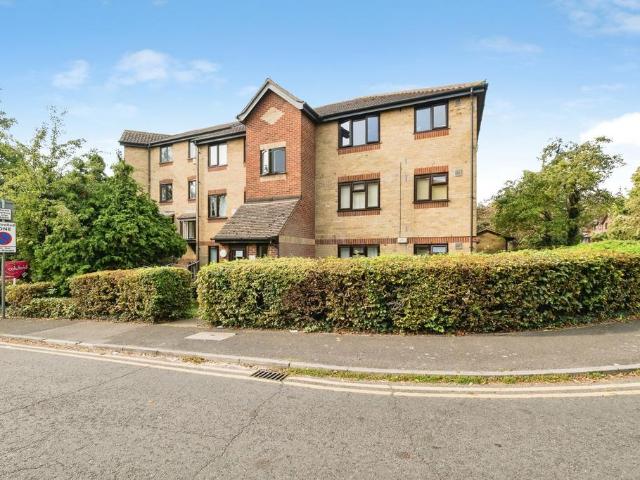 Flat for sale in Purfleet-on-Thames, Essex
