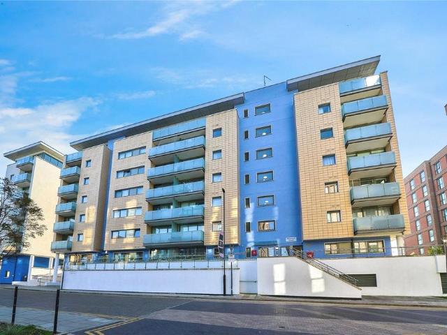 Flat for sale in Reach, Greater London