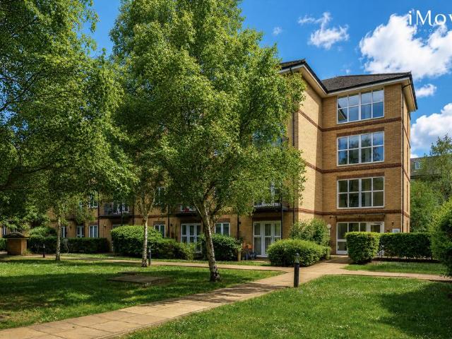 Flat for sale in Crystal Palace, Greater London