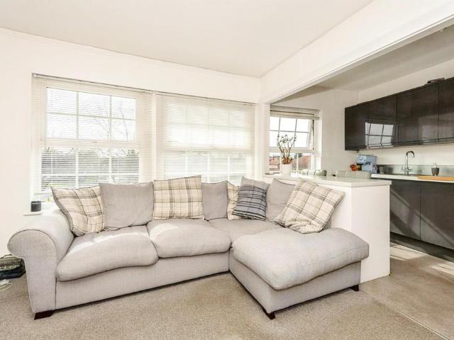 Flat for sale in Fretherne, Hertfordshire