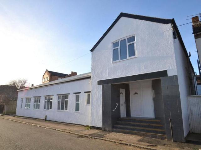 Flat for sale in Kettering