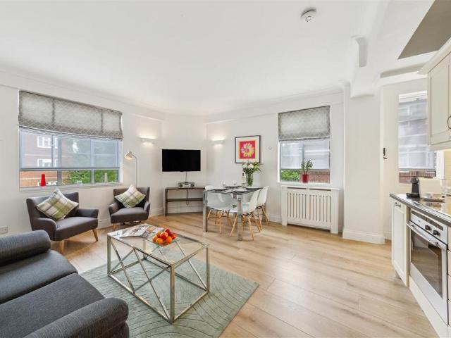 Flat for sale in Chelsea, Greater London