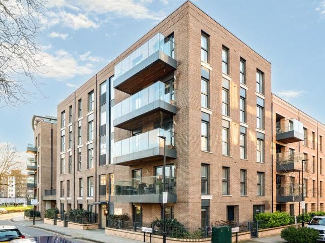 Flat for sale in London Borough of Lambeth, Greater London