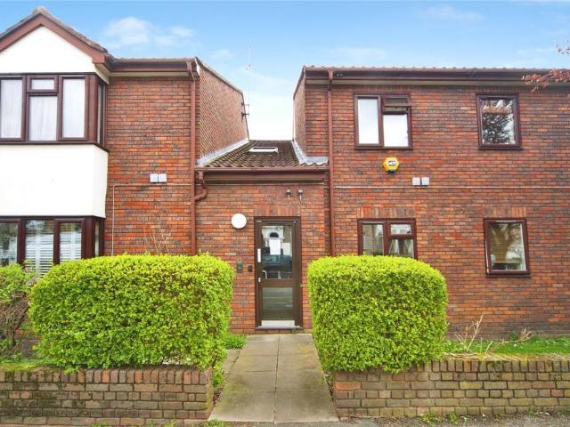 Flat for sale in Walthamstow Village, Greater London