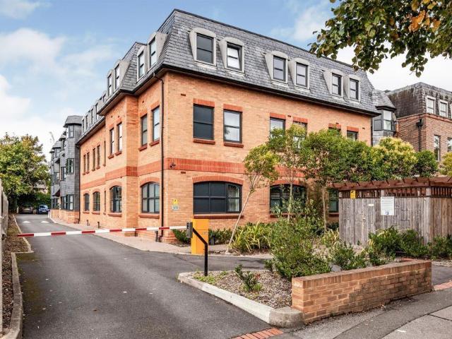 Flat for sale in Slough