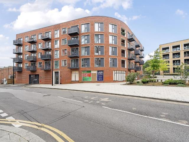 Flat for sale in Daws Hill, Cressex