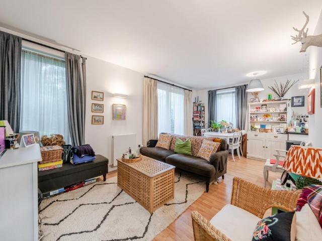 Flat for sale in South Lambeth, Greater London