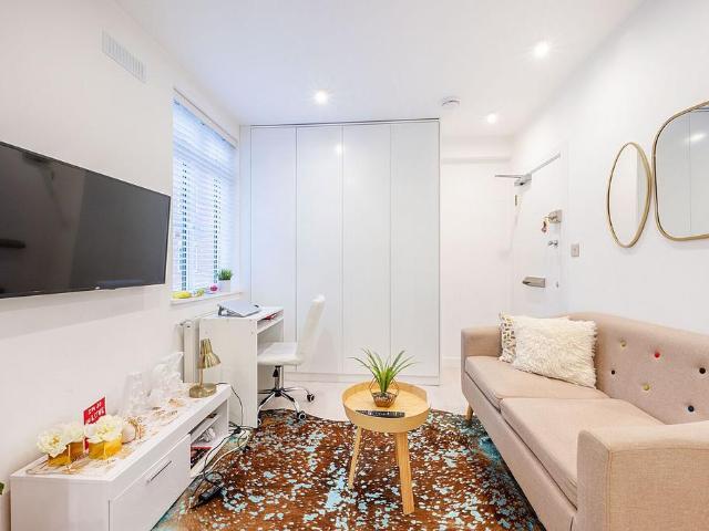 Flat for sale in Brook Green, Greater London
