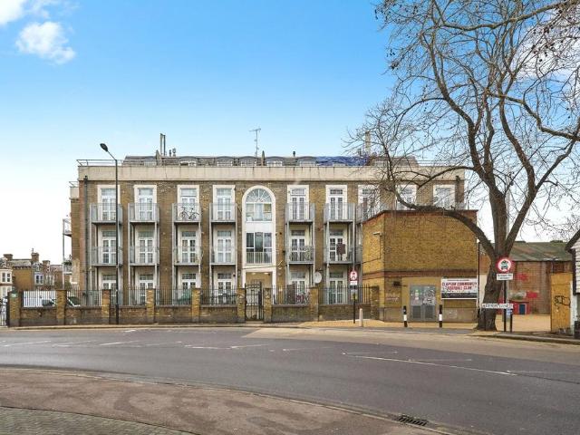 Flat for sale in Upton, Greater London
