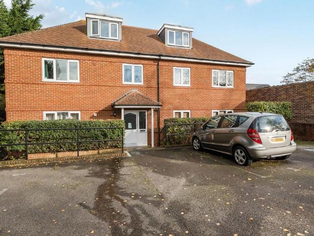 Flat for sale in West Ewell, Ewell
