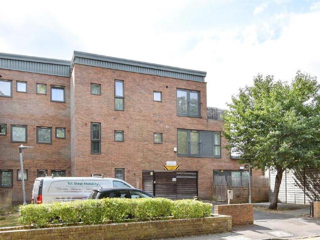 Flat for sale in Welling, Greater London