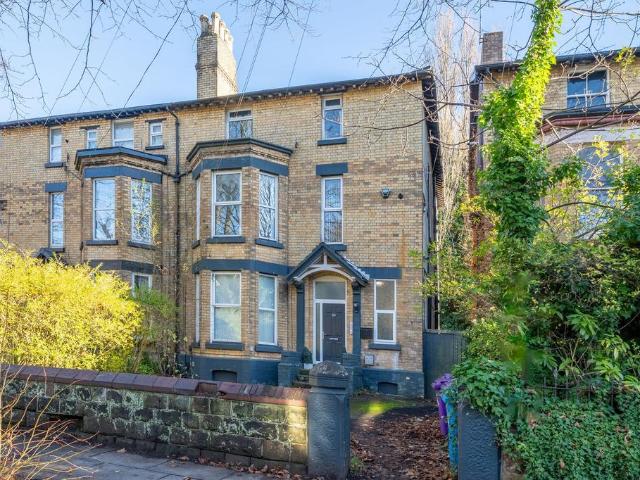 Flat for sale in Calderstones