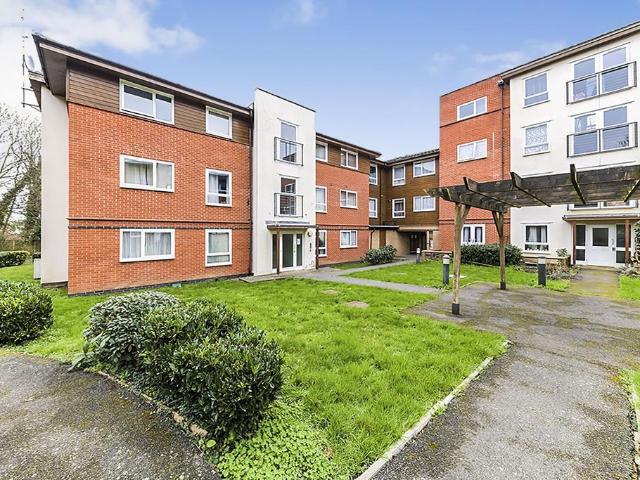 Flat for sale in London Borough of Croydon, Purley