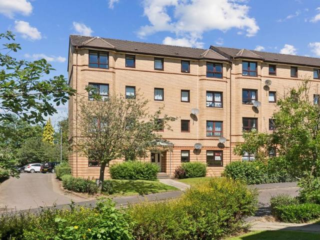 Flat for sale in Woodside, Firhill