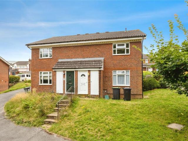 Flat for sale in Brook Street, Bourne Vale