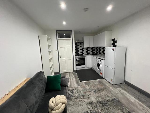 Flat for sale in Stoke Newington, Greater London