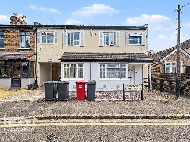 Flat for sale in Slough