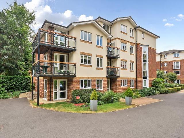 Flat for sale in Batchworth