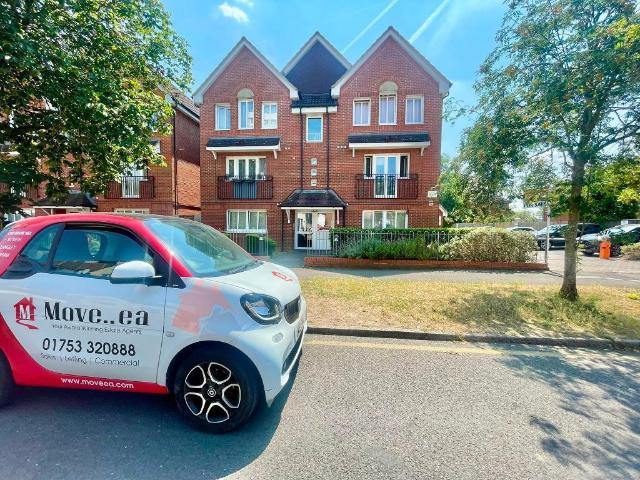 Flat for sale in Slough