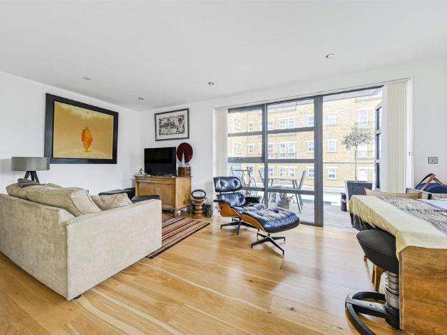 Flat for sale in Old Kent Road, Greater London