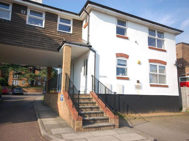 Flat for sale in Batchworth