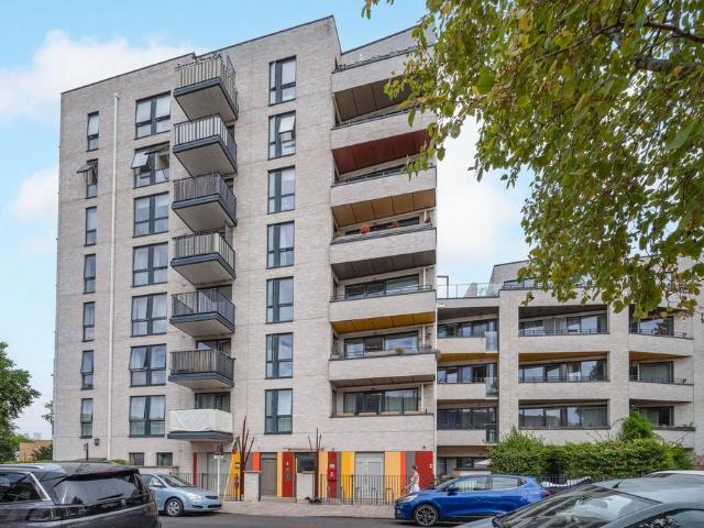 Flat for sale in Stockwell Park, Greater London