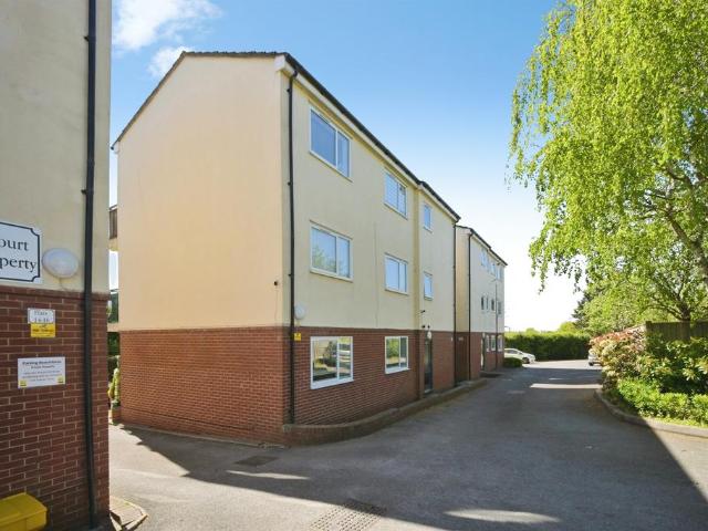 Flat for sale in Epping, Essex