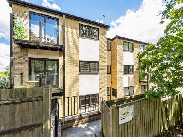 Flat for sale in St Albans, Five Acres