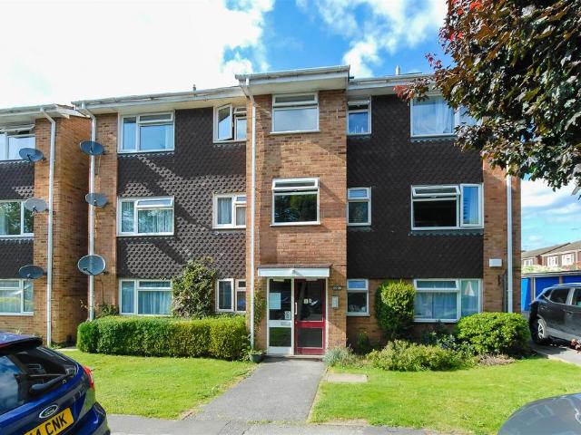 Flat for sale in Slough