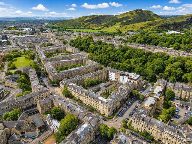 Flat for sale in Hillside, Leith