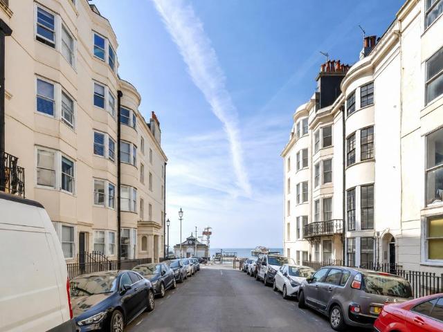 Flat for sale in Queen's Park, Brighton & Hove