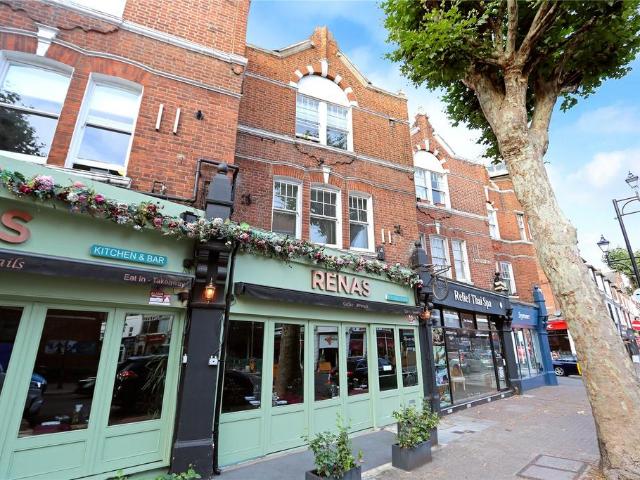 Flat for sale in Royal Borough of Kingston upon Thames, Greater London