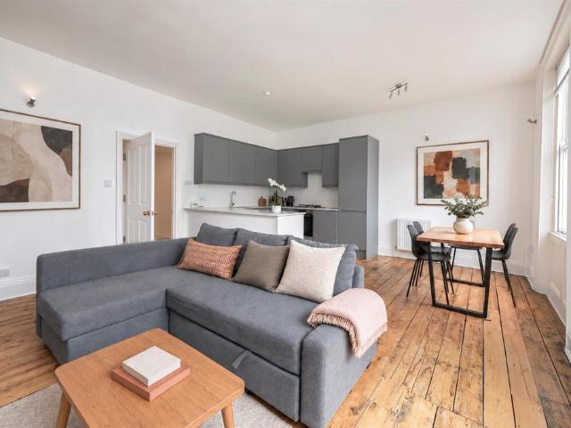 Flat for sale in Royal Borough of Kensington and Chelsea, Greater London
