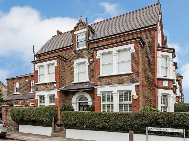 Flat for sale in Earlsfield, Greater London
