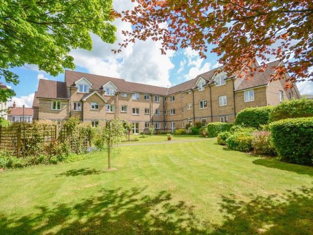 Flat for sale in Kingswood, South Gloucestershire