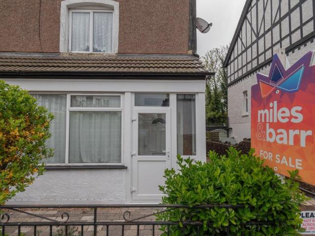 Flat for sale in Acol, Kent