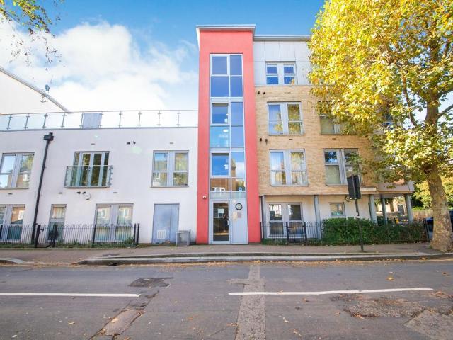 Flat for sale in Leyton, Greater London