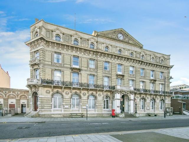Flat for sale in Dale Hill, Essex