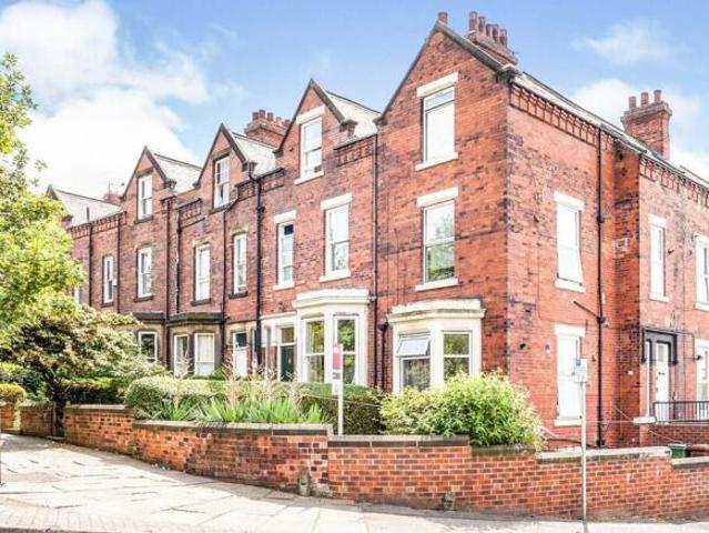 Flat for sale in West Yorkshire